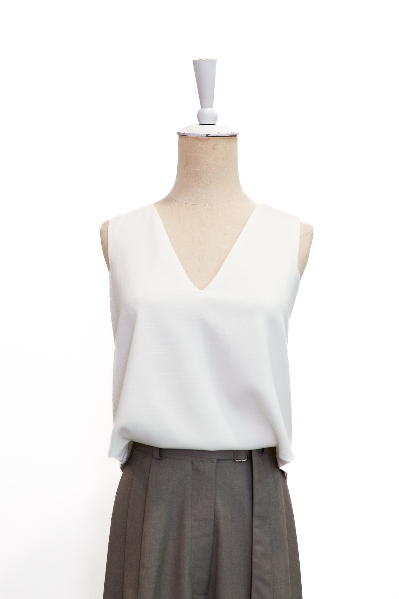 Signature French Tuck Top ( Round neck / V-neck ) - White / Black