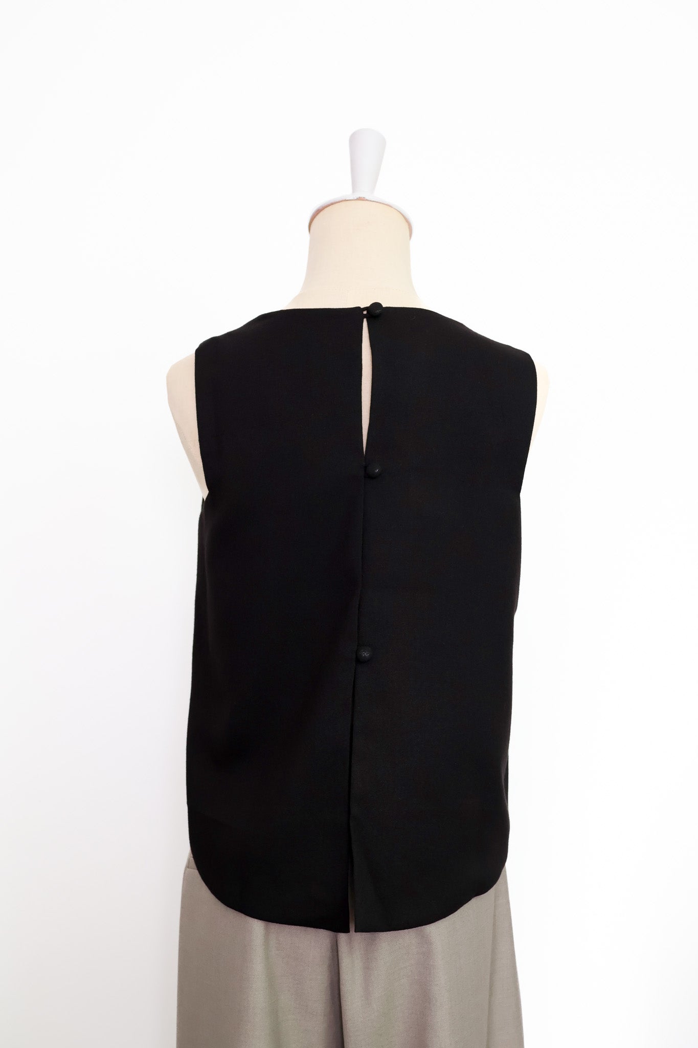 Signature French Tuck Top ( Round neck / V-neck ) - White / Black