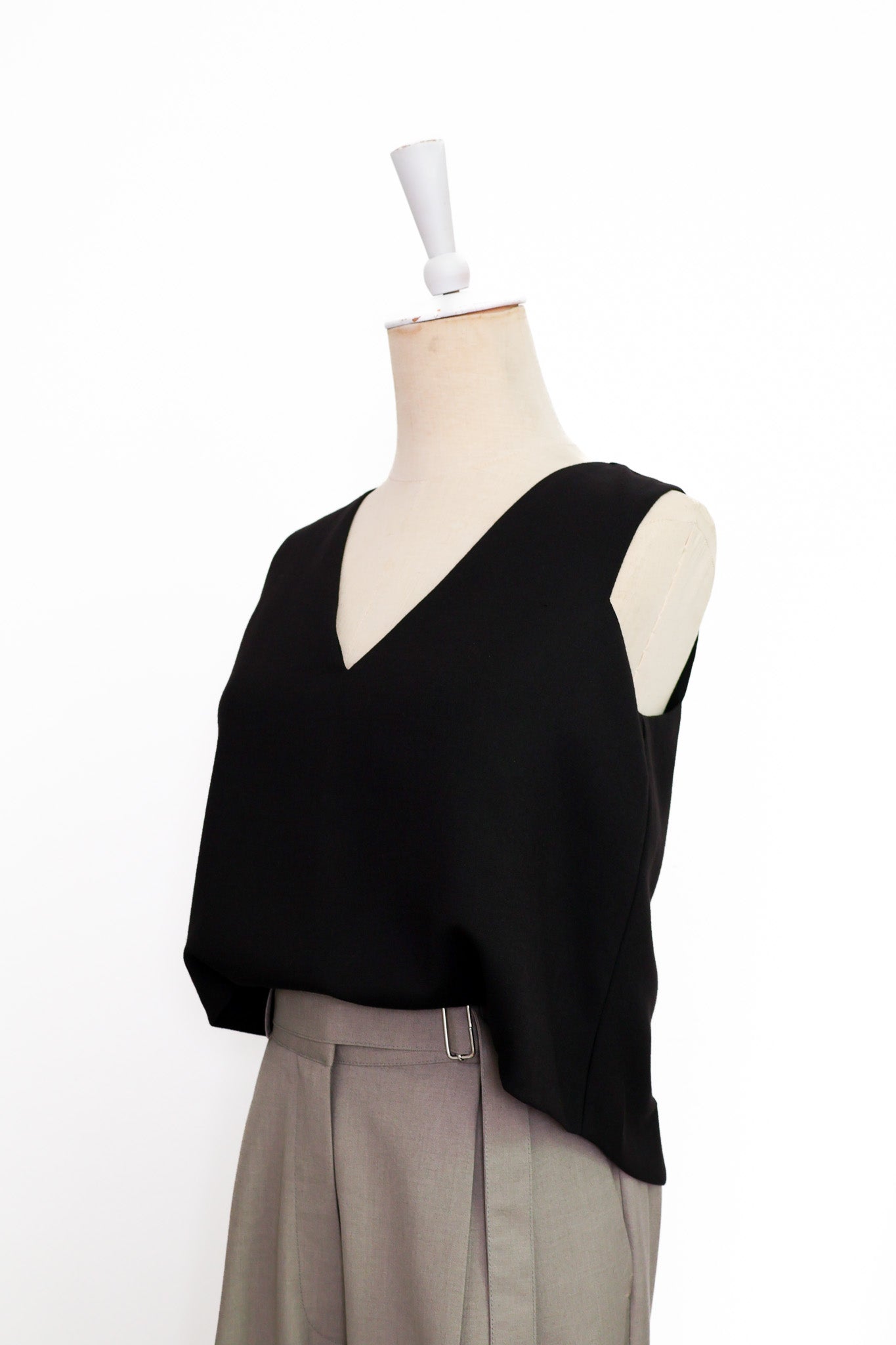 Signature French Tuck Top ( Round neck / V-neck ) - White / Black