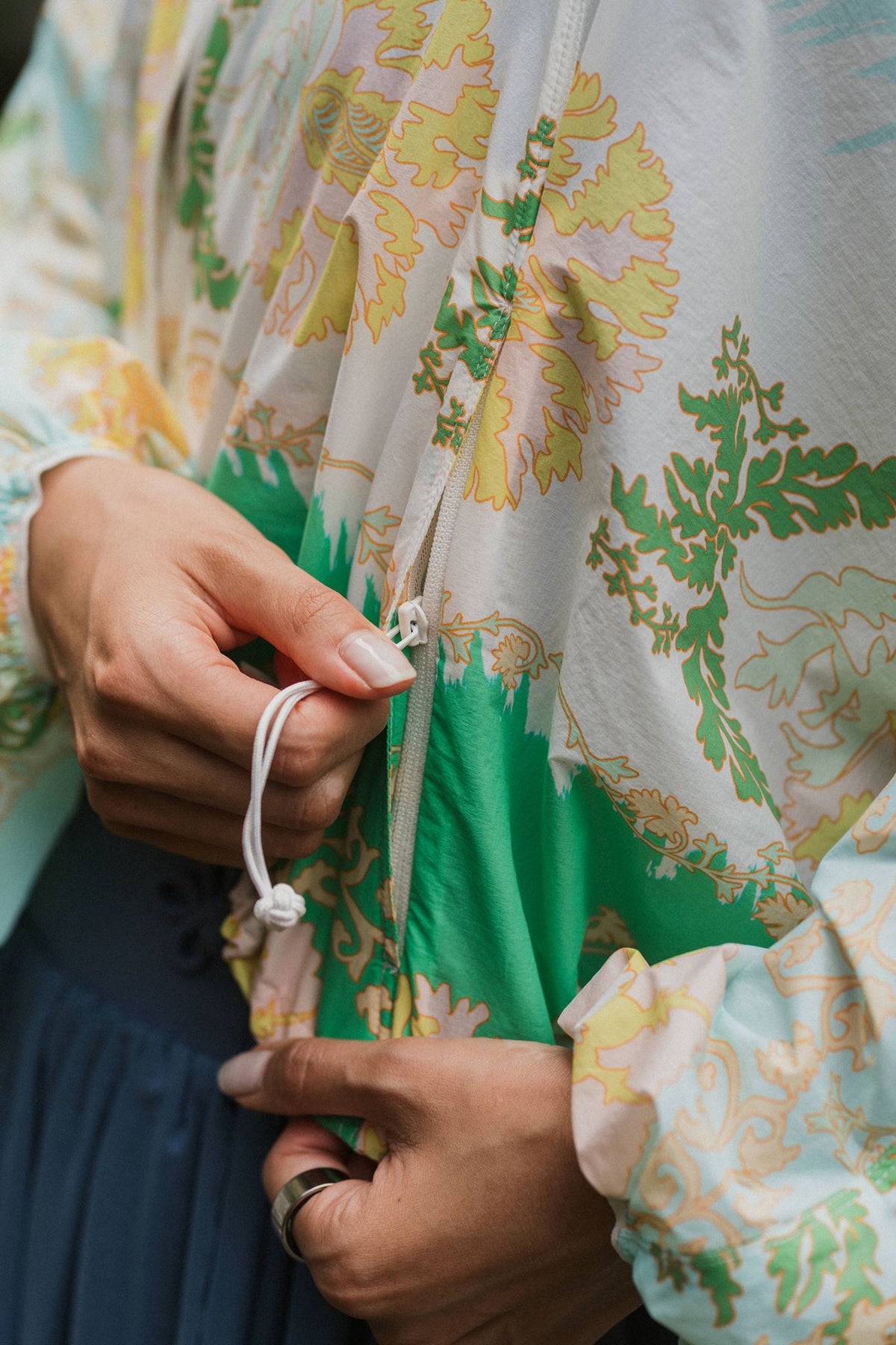 Breeze Throwover Jacket - Abstract Botanical / Pastel Paisley