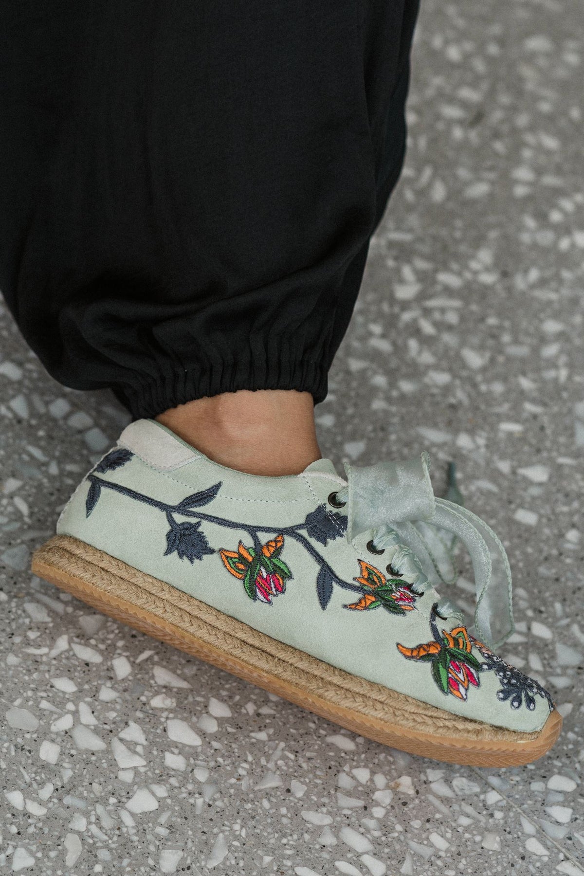 Blooming Embroidery Sneaker