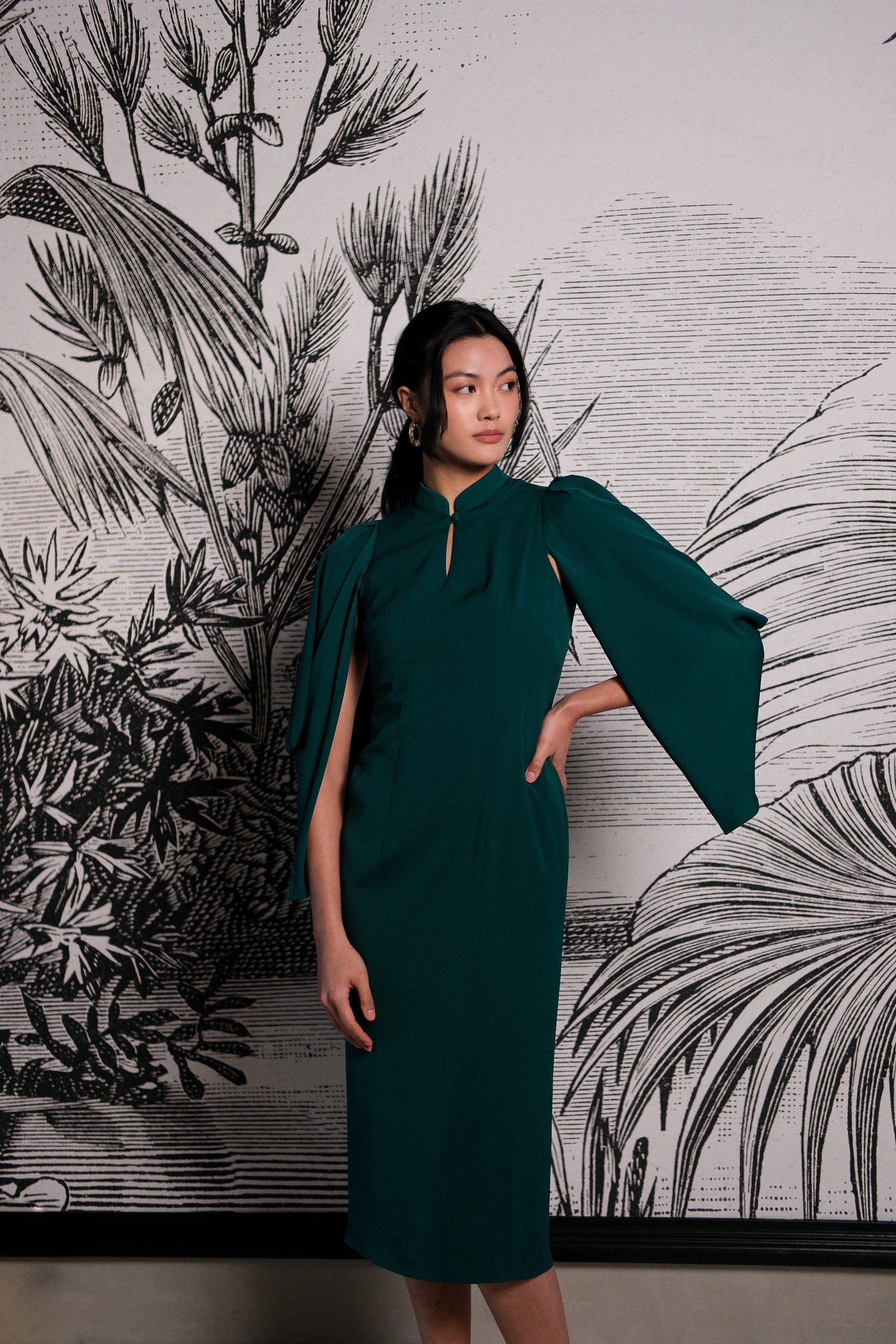 Aori Midi Cheongsam - Red / Emerald (Pre-Order)